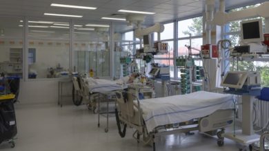 Photo of Gielerak: szpitale tymczasowe mają dziś dużą liczbę wolnych miejsc; hospitalizujemy chorych na inne schorzenia z pozytywnym wynikiem testu