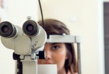 Photo of Studenci optometryści z UW badają wzrok ukraińskich uchodźców i zaopatrują ich w okulary