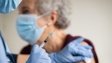 Photo of Niedzielski: osoby zaszczepione są 60-krotnie bardziej chronione przed zgonem, niż niezaszczepione